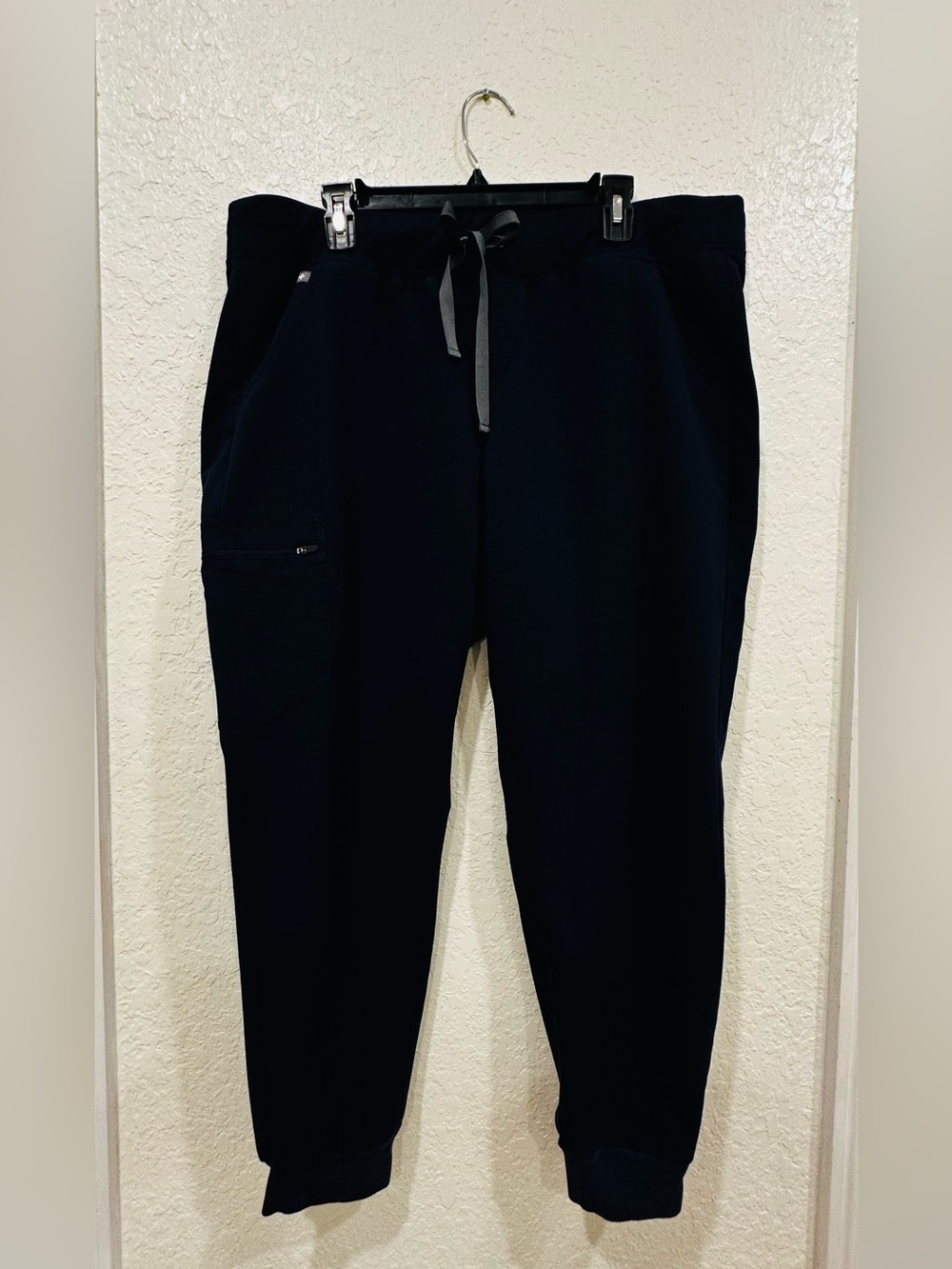 FIGS Zamora Jogger Scrub Pants.  Color: Navy